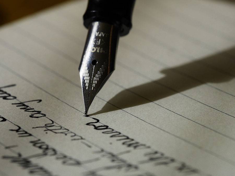 4 Signs: What Handwriting Can Reveal About a Person